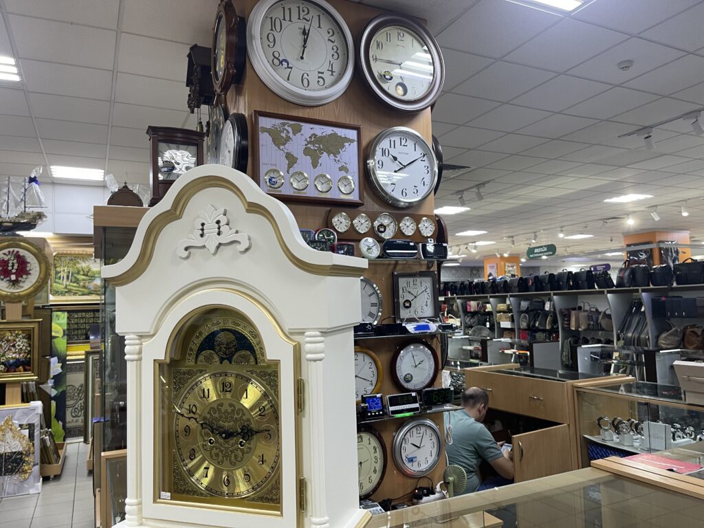 Clocks at Central Department Store (TsUM)
